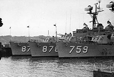 USS Lofberg DD 759-Yokosuka